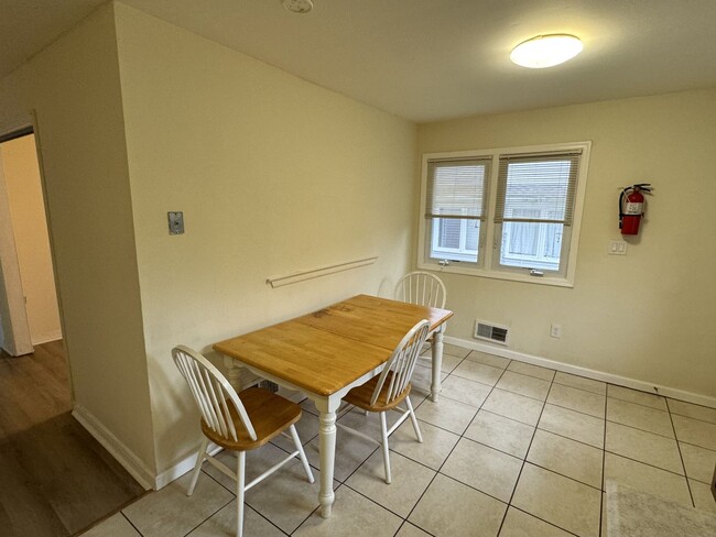 Foto del edificio - 3 bedrooms, 2.5 bathrooms