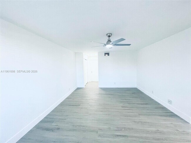 Foto del edificio - 500 NE 2nd St