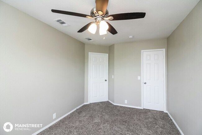 Foto del edificio - 810 Cascade Dr, Glenn Heights, TX 75154