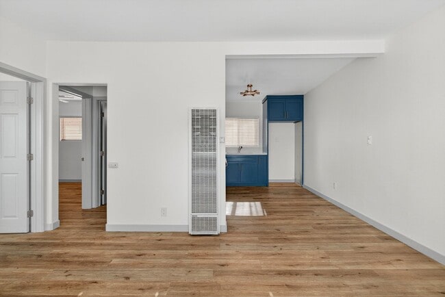 Foto del edificio - 1078 E 7th St