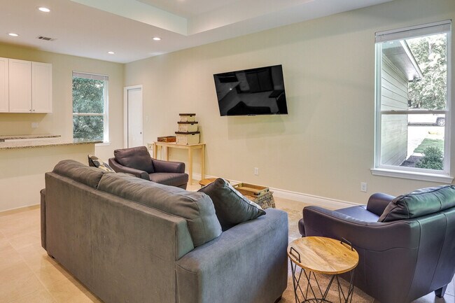 Foto del edificio - 11931 Lakeview Manor Dr