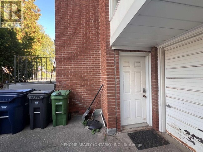 Building Photo - 121 Angus Dr