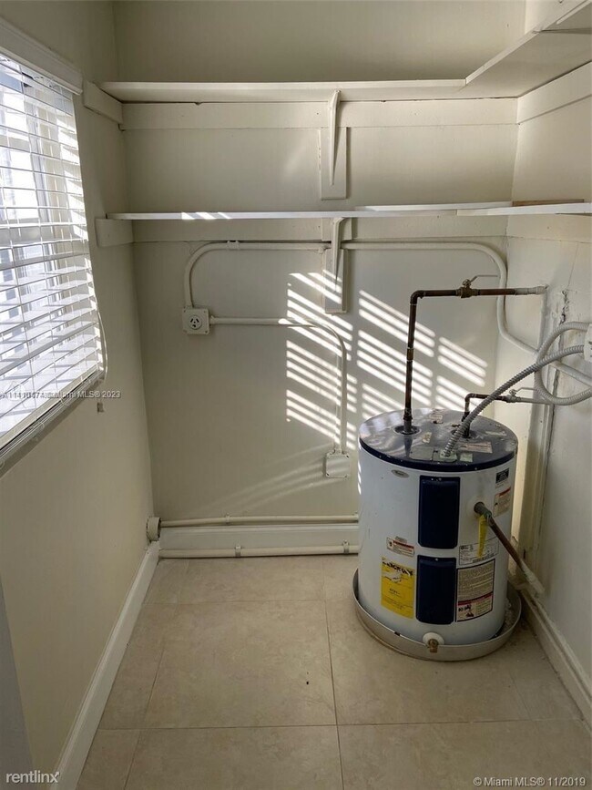 Foto del edificio - 3 br, 1 bath House - 6428 SW 39th Ter