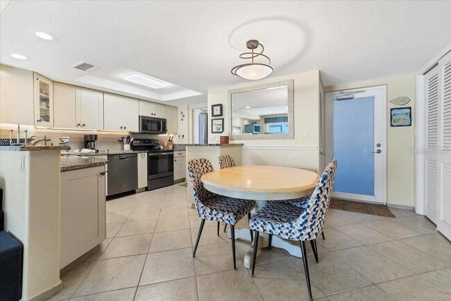 Foto del edificio - 6154 Midnight Pass Rd