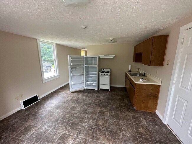 Building Photo - 71 Moultonville Rd