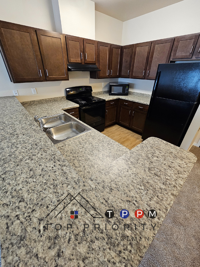 Building Photo - 2 Bedroom | 1 Bathroom Apartment in Cedar ...