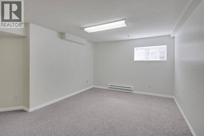 Building Photo - 2977 Robson Dr