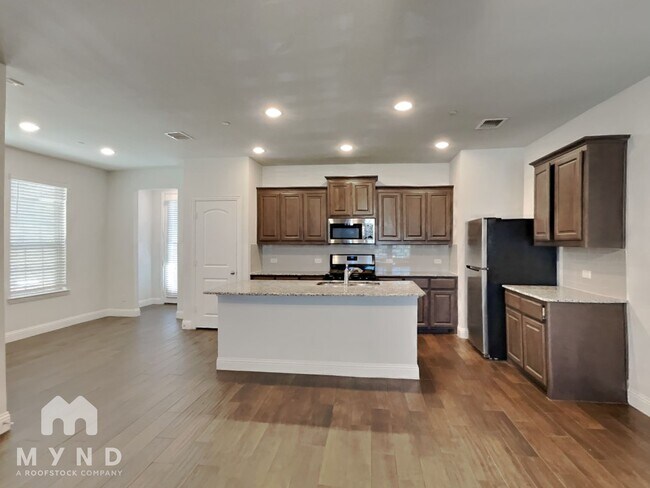 Foto del edificio - 5568 Kilmer Dr