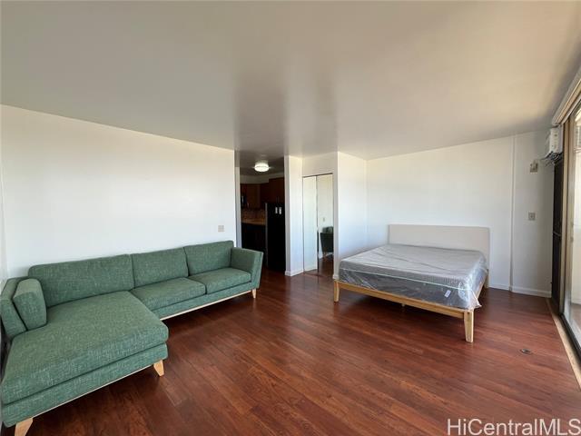 Building Photo - 1560 Thurston Ave