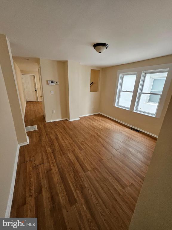 Building Photo - 324 Mary St