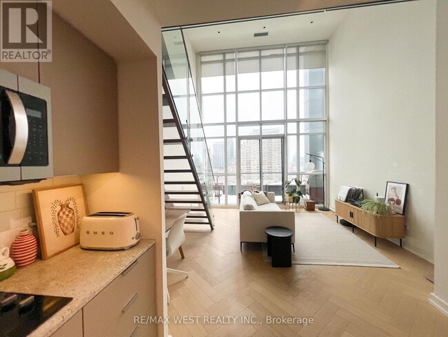 Photo du bâtiment - 5 Hanna Ave