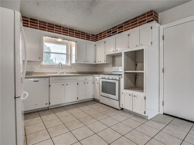 Foto del edificio - 9613 Rhythm Rd