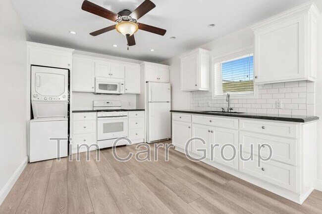 Foto del edificio - 2225 Santa Ana Ave