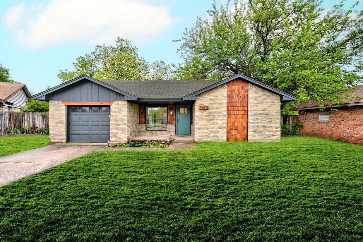 Primary Photo - 1410 Abbey Dr