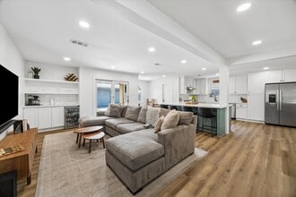 Building Photo - 5311 Hialeah Dr