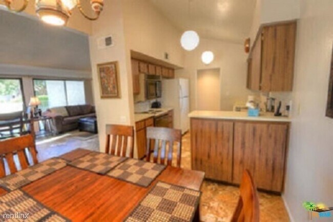 Building Photo - 2110 E Palm Canyon Dr