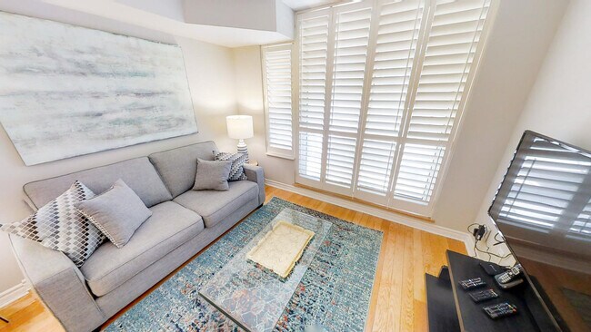 Photo du bâtiment - 270 Wellington St W