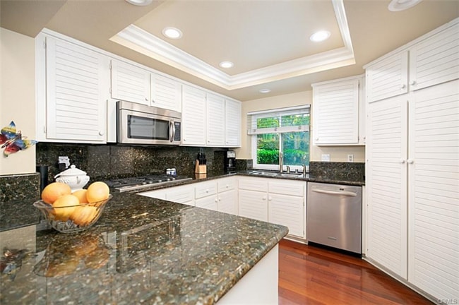 Building Photo - 33 Belcanto