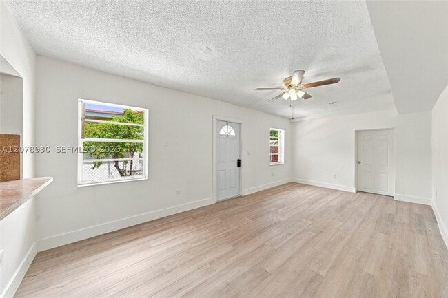Building Photo - 402 NW 44th Ave