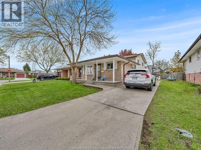 Building Photo - 1493 Azalia Crescent