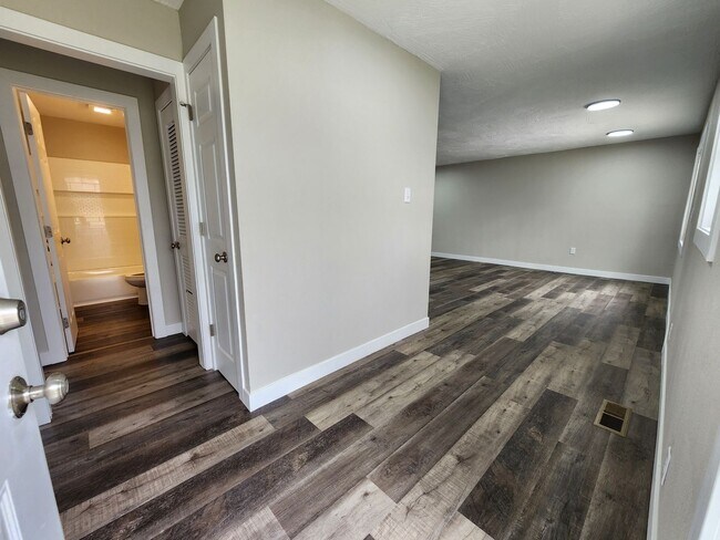 Foto del edificio - Spacious 2-Bedroom, 1-Bathroom Home AVAILABLE NOW!!