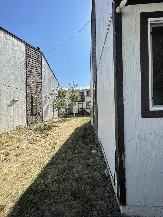 Building Photo - 1011 W Denver Ave