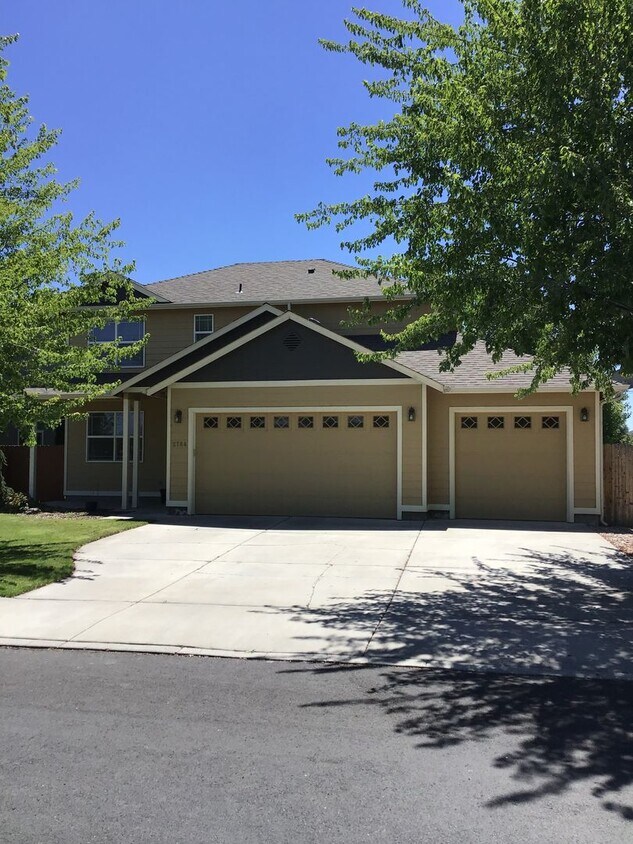 Primary Photo - Large Home in NE Redmond
