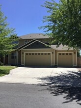 Building Photo - 2764 NE 6th Dr