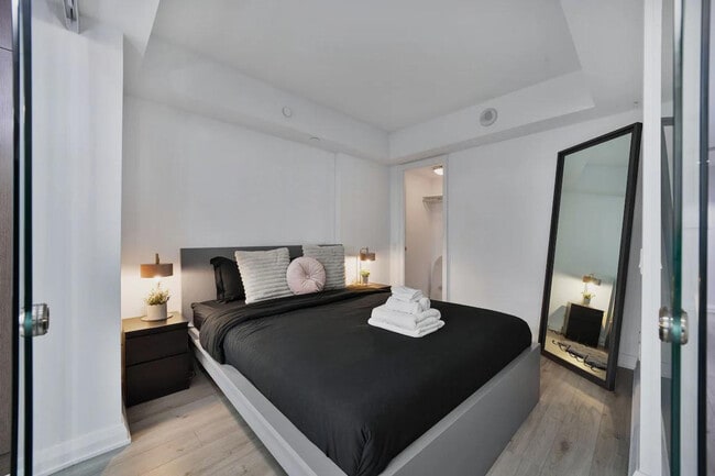 Building Photo - 155 Yorkville Ave