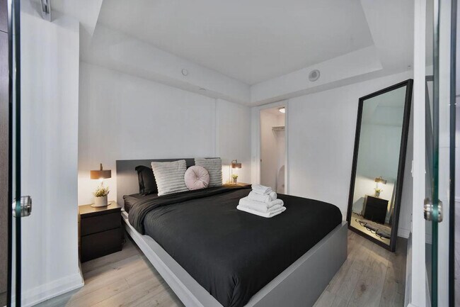 Photo du bâtiment - 155 Yorkville Ave