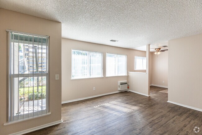 2HAB, 1BA - Sala de estar - Peachwood