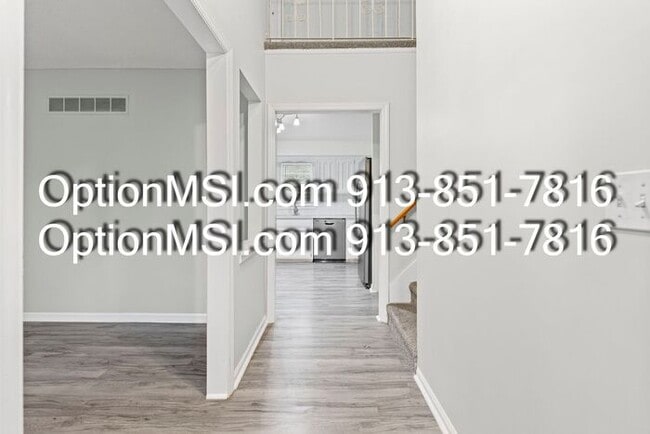 Foto del edificio - Very Spacious! SMSD!