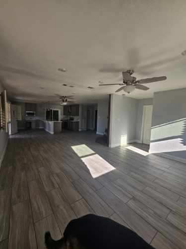 Foto del edificio - 5096 Maple Rd