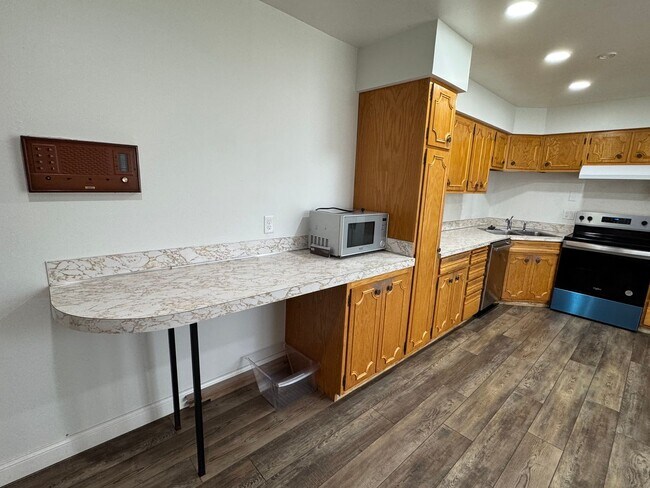 Foto del edificio - Charming 4-Bedroom Home in East Bismarck