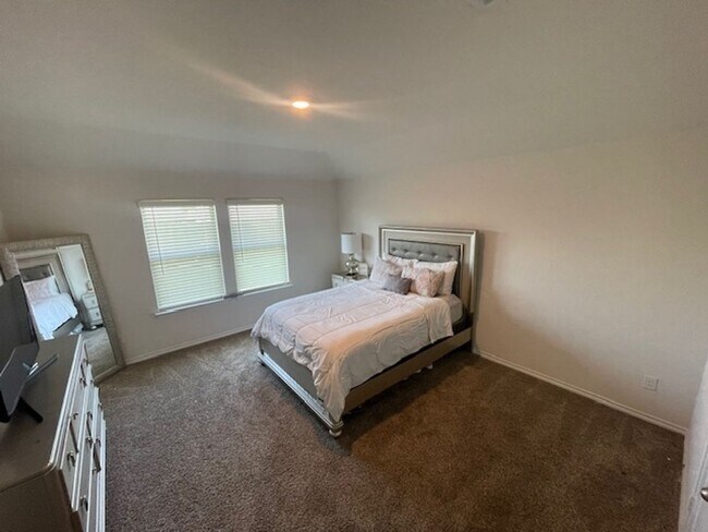 Building Photo - 4 Bedroom Single Family Home in Forney