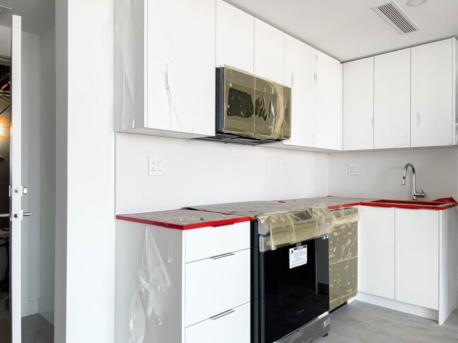 Building Photo - 901-901 Lougheed Hwy.