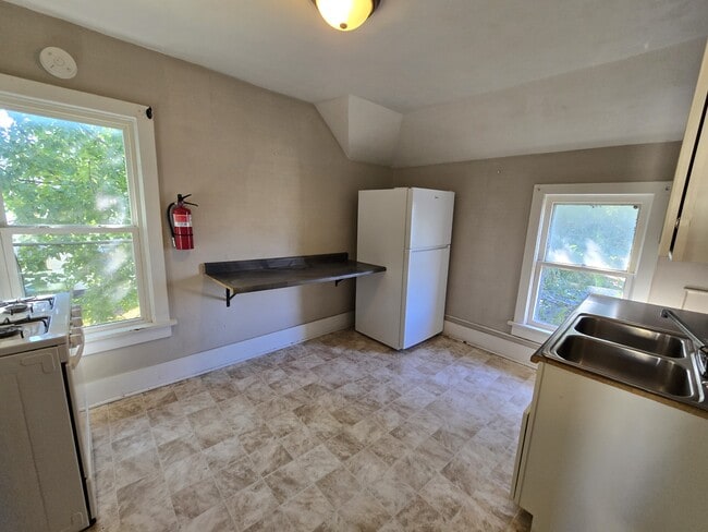 Building Photo - 437 Riehl St