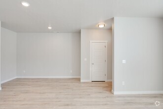 Building Photo - 314 S Echo Cyn Ave