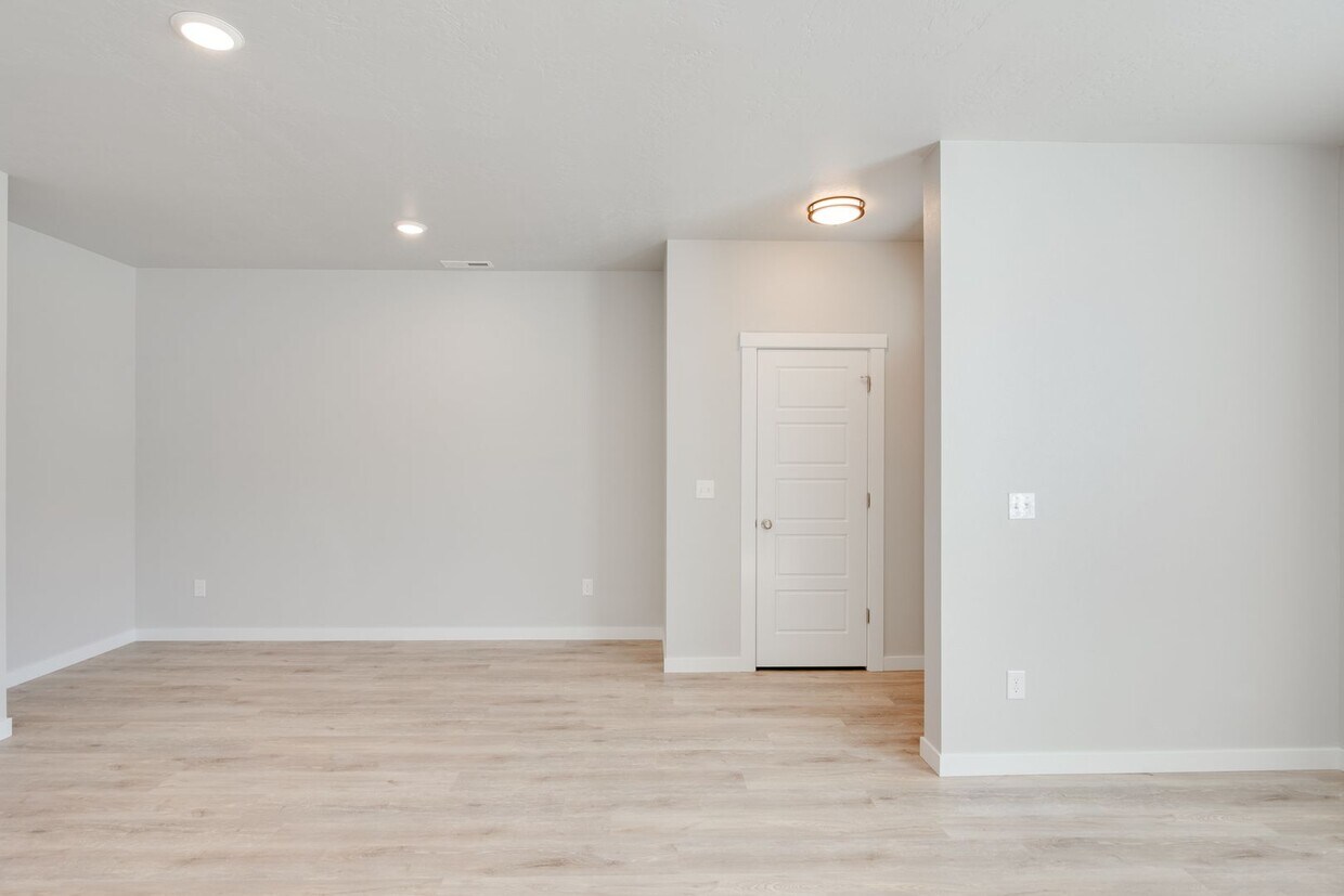 Primary Photo - Gorgeous Townhome available!