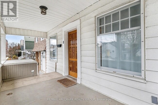 Photo du bâtiment - 8 Carlotta Ave