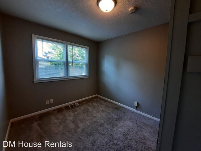 Foto del edificio - 3 br, 1 bath House - 1300 Clinton Avenue