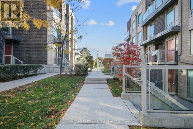 Building Photo - 7 Applewood Ln