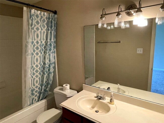 Building Photo - 29618 Evergreen Hills Dr