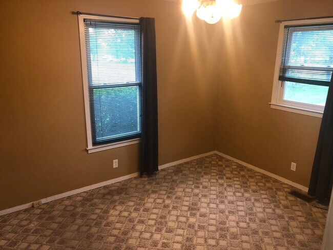 Foto del edificio - 1305 Raden Dr