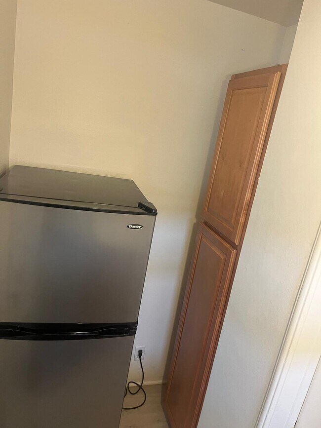 Refrigerator - 846 N Sweetzer Ave