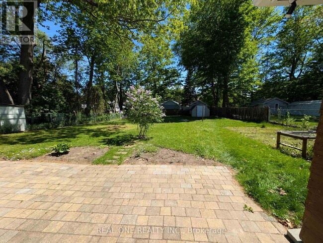 Building Photo - 157 Bessborough Dr