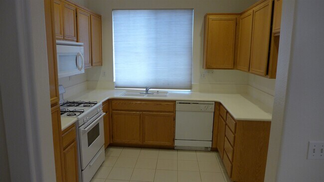 Building Photo - 1187 Calle Tesoro