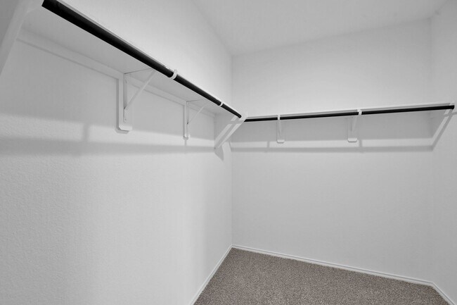Foto del edificio - Never lived in 4 bed 3 bath with water views