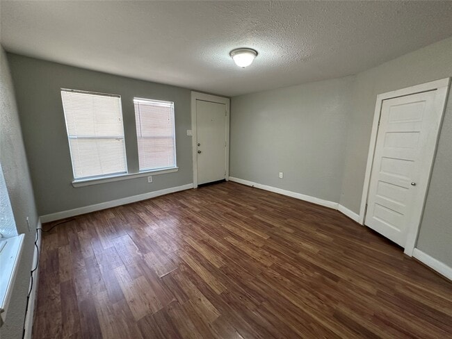 Foto del edificio - 4201 Chapman St