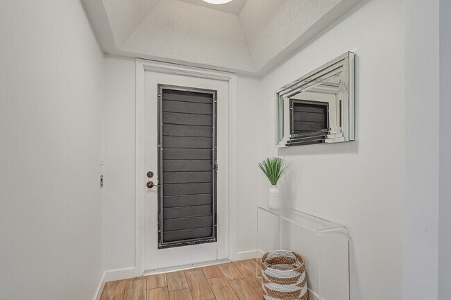 Foto del edificio - 632 Brackenwood Cove